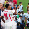 Futebol de parada técnica? Criticada por Bielsa e Tuchel, pausa para hidratação é debatida por treinadores brasileiros, que analisam efeitos na tática e na dinâmica das partidas