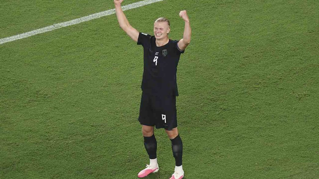 Haaland brilha novamente e garante Noruega na próxima fase da Copa