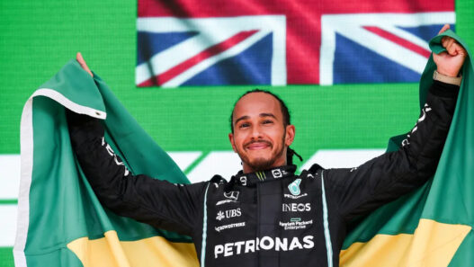 Hamilton afirma que vai torcer pelo Brasil na Copa