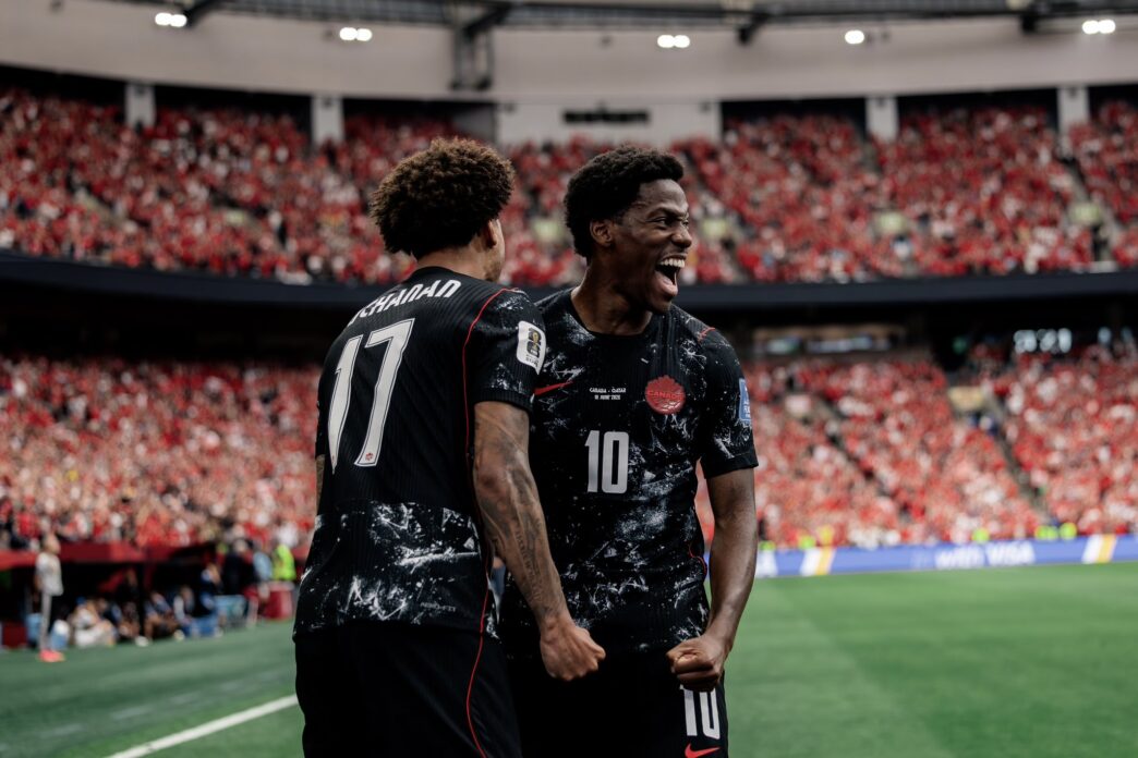 Jonathan David faz Hat-trick, Canadá atropela o Catar, empolga sua torcida e sonha alto na Copa do Mundo