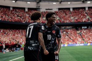 Jonathan David faz Hat-trick, Canadá atropela o Catar, empolga sua torcida e sonha alto na Copa do Mundo