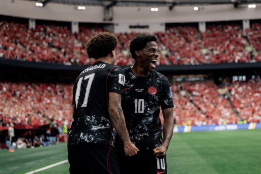 Jonathan David faz Hat-trick, Canadá atropela o Catar, empolga sua torcida e sonha alto na Copa do Mundo