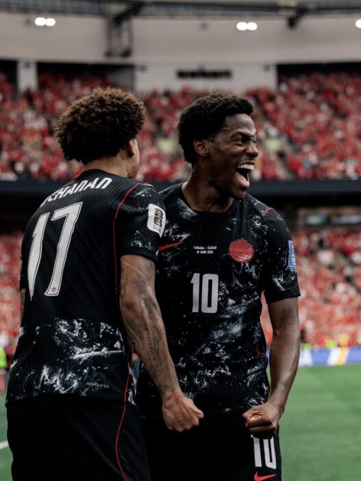 Jonathan David faz Hat-trick, Canadá atropela o Catar, empolga sua torcida e sonha alto na Copa do Mundo