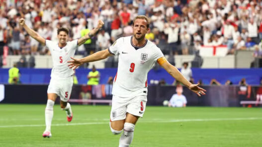 Kane brilha, Inglaterra joga bem e vence a Croácia no melhor jogo da Copa