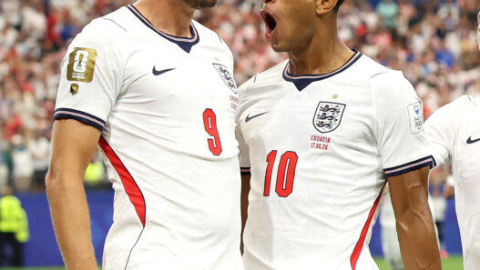 Kane brilha, Inglaterra joga bem e vence a Croácia no melhor jogo da Copa
