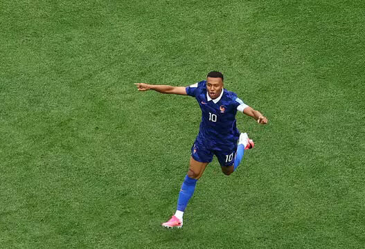 Mbappé brilha, França bate o Iraque e se classifica para a segunda fase da Copa