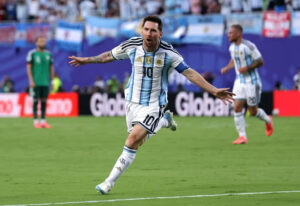 "Messi é o melhor da história", afirma Ronaldo após ter recorde de gols batido pelo argentino