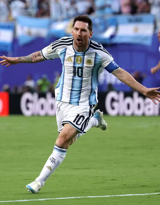 "Messi é o melhor da história", afirma Ronaldo após ter recorde de gols batido pelo argentino