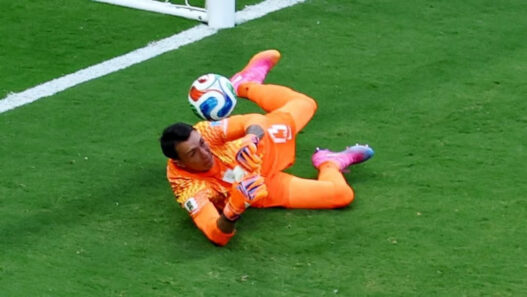 Muslera falha, Uruguai perde para a Espanha, e Cabo Verde faz história na Copa ao avançar para enfrentar a Argentina