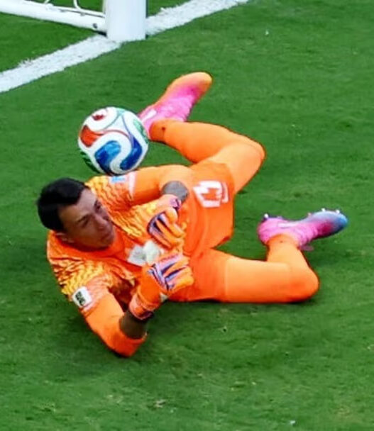 Muslera falha, Uruguai perde para a Espanha, e Cabo Verde faz história na Copa ao avançar para enfrentar a Argentina