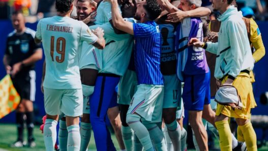 Dembélé faz hat-trick, França derrota a Noruega e foge do caminho do Brasil