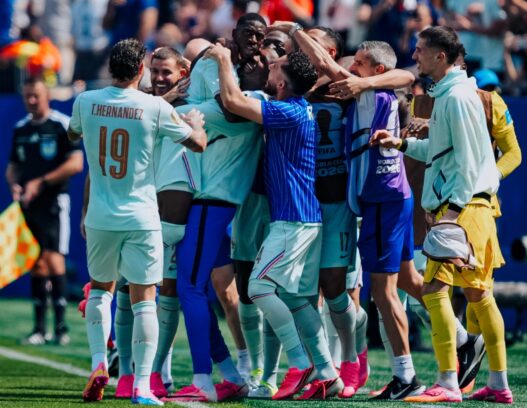 Dembélé faz hat-trick, França derrota a Noruega e foge do caminho do Brasil