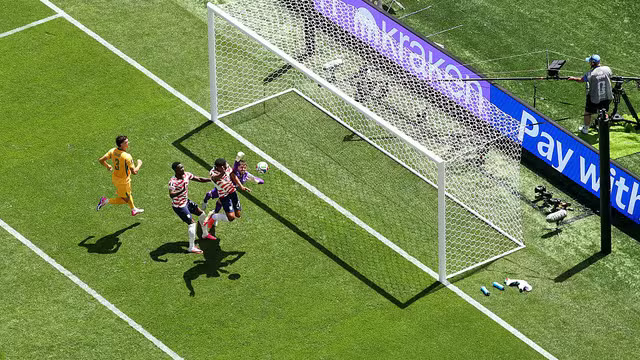 Estados Unidos vence a Austrália e carimba vaga na próxima fase da Copa