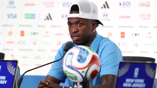 Vini Jr garante foco no hexa: “Chegamos para ser campeões”