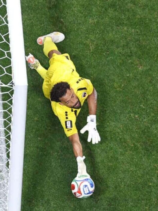 Vozinha, de Cabo Verde, se emociona após ajudar sua seleção contra a Espanha na estreia da Copa