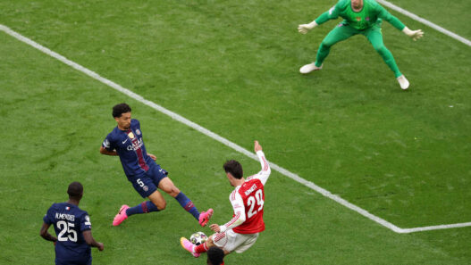 PSG e Arsenal dominam seleção da Champions; veja o time