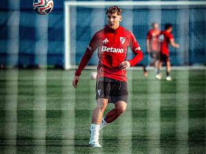 Vasco negocia chegada de atacante do River Plate