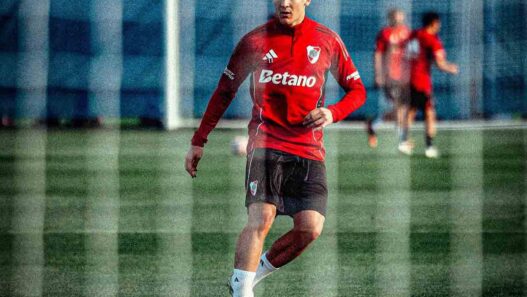 Vasco negocia chegada de atacante do River Plate