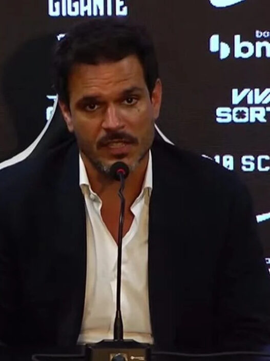Diretor de futebol do Vasco fala sobre janela de negociações: "Janela é longa"