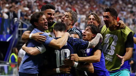 Messi chama a responsabilidade, Argentina vira jogo sensacional e fará final da Copa contra a Espanha
