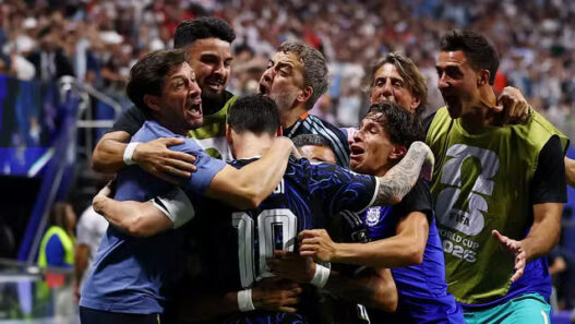 Messi chama a responsabilidade, Argentina vira jogo sensacional e fará final da Copa contra a Espanha