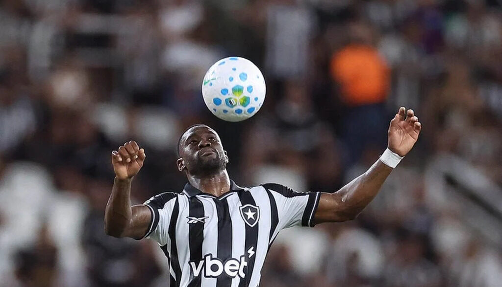 Botafogo rescinde contrato com defensor campeão da Libertadores