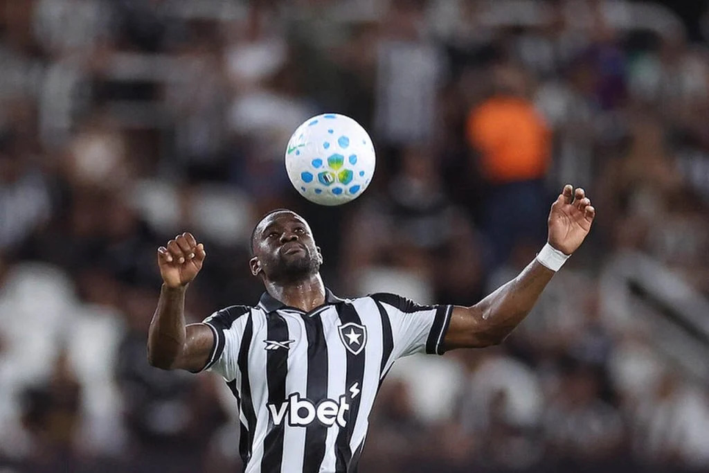 Botafogo rescinde contrato com defensor campeão da Libertadores