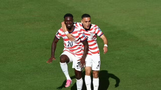 Estados Unidos batem a Bósnia e reeditam duelo contra a Bélgica nas oitavas de final
