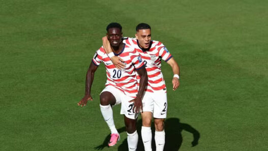 Estados Unidos batem a Bósnia e reeditam duelo contra a Bélgica nas oitavas de final