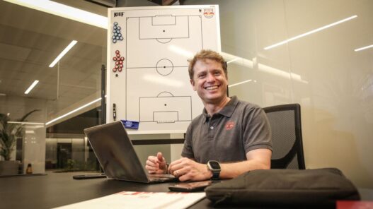 Vasco encaminho a contratação do técnico Fernando Seabra