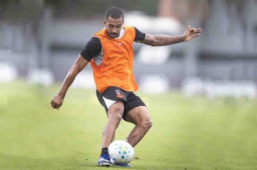 Vasco recusa proposta por lateral e segue em busca de reforços