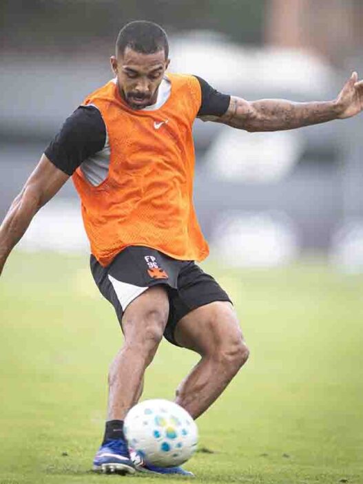 Vasco recusa proposta por lateral e segue em busca de reforços
