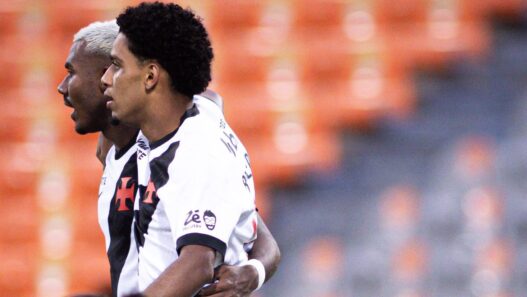 Vasco busca empate duas vezes e vai decidir vaga no Rio de Janeiro