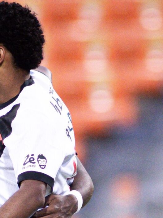 Vasco busca empate duas vezes e vai decidir vaga no Rio de Janeiro
