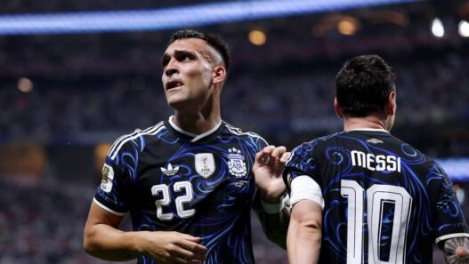 Argentina elimina Inglaterra, mantém 100% em semifinais e quebra tabu que durava desde a vitória sobre o Brasil em 1990