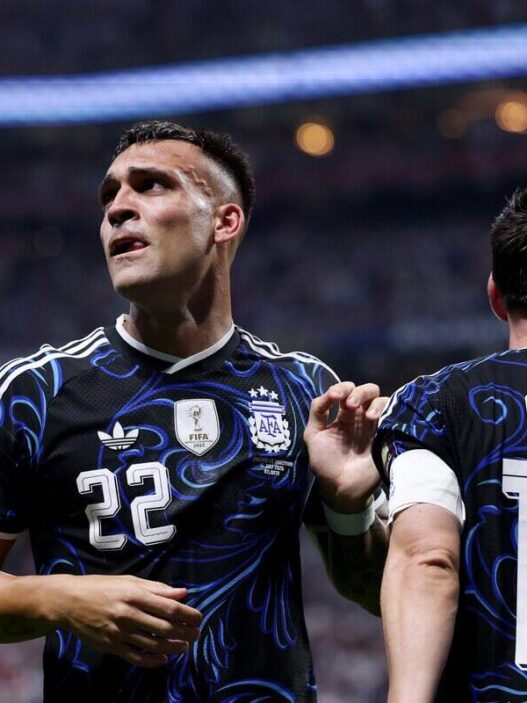 Argentina elimina Inglaterra, mantém 100% em semifinais e quebra tabu que durava desde a vitória sobre o Brasil em 1990