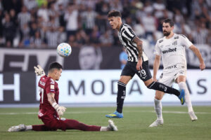 Base resolve e Botafogo bate o Santos em casa pelo Brasileirão