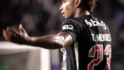 Thiago Mendes decide, Vasco vence e carimba vaga nas oitavas da Sula
