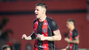 Vitória bate o Vasco e deixa o time carioca na zona de rebaixamento do Brasileirão