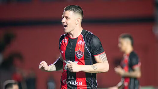 Vitória bate o Vasco e deixa o time carioca na zona de rebaixamento do Brasileirão