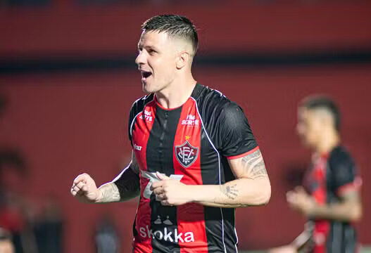 Vitória bate o Vasco e deixa o time carioca na zona de rebaixamento do Brasileirão