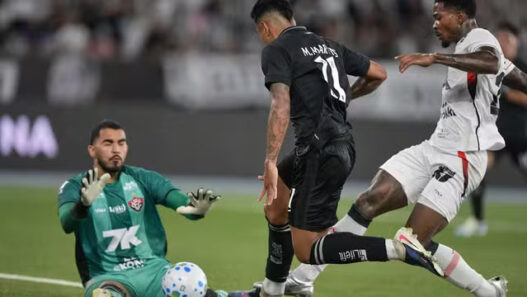 Botafogo para em Lucas Arcanjo, empata com o Vitória, e Danilo não pode mais atuar por outro clube brasileiro