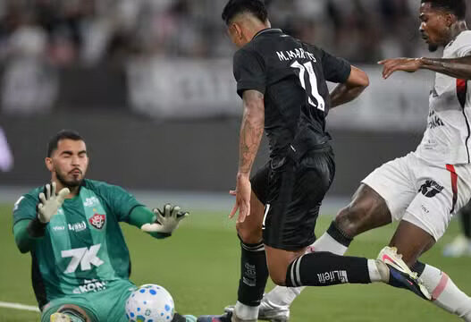 Botafogo para em Lucas Arcanjo, empata com o Vitória, e Danilo não pode mais atuar por outro clube brasileiro