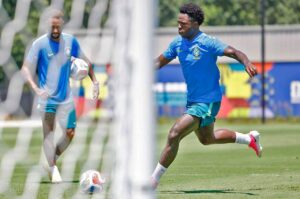 Romário afirma que Vini Jr deveria ter chamado responsabilidade e também critica Endrick