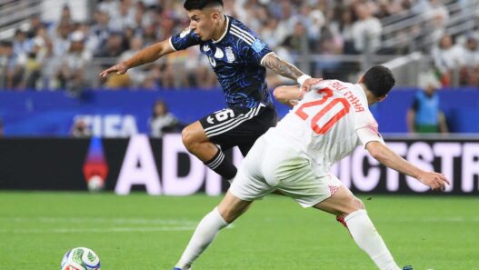 Flamengo recebe sinal positivo e avança por Almada
