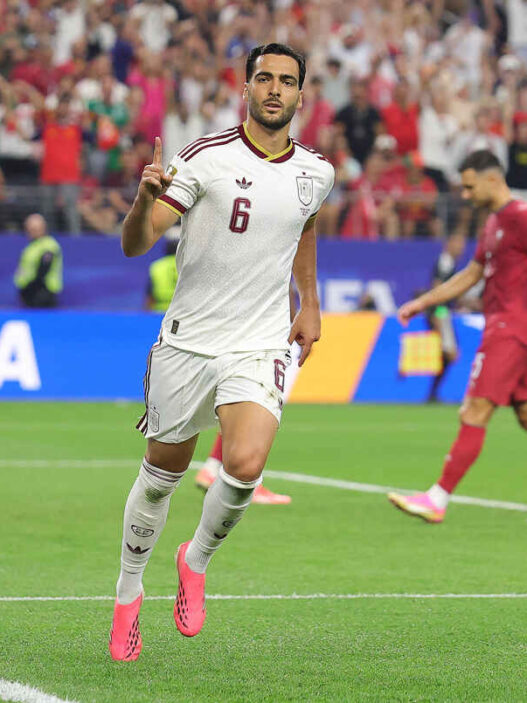 Merino decide, Espanha bate Portugal e segue na Copa do Mundo