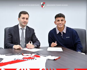 Alvo do Flamengo, Almada é apresentado no River Plate