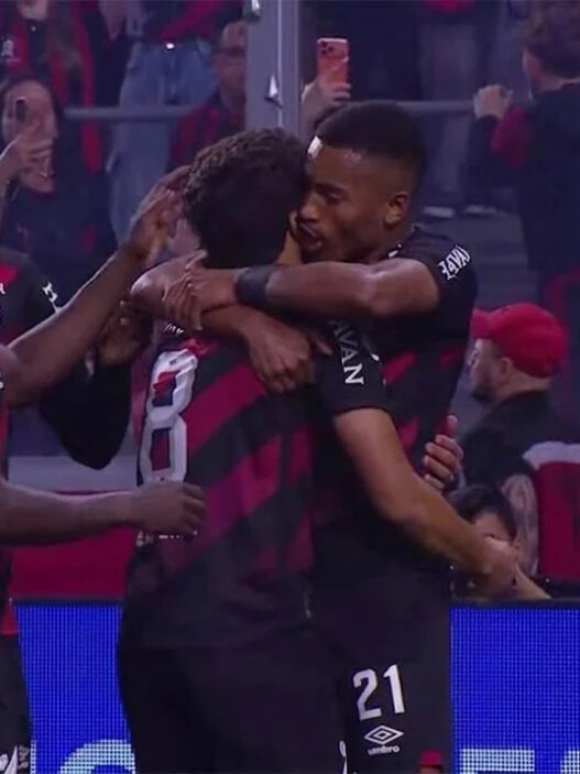 Athletico controla e vence o Vitória na primeira partida das oitavas de final da Copa do Brasil
