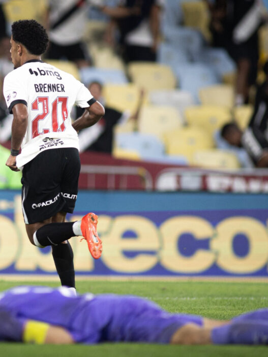 Brenner brilha, Vasco detona o Fluminense e avança na Copa do Brasil