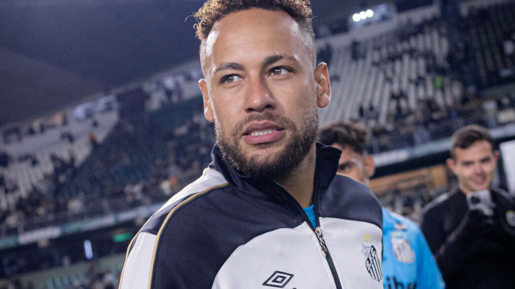 Neymar deixa futuro em aberto no Santos durante evento